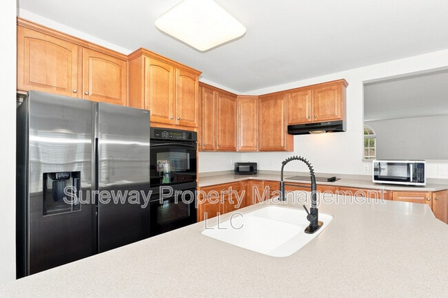 Building Photo - 7 Swan Ct