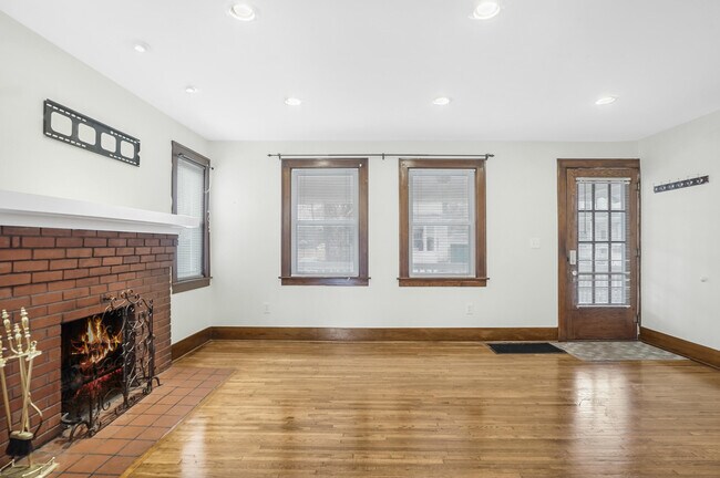 Building Photo - 423 S Maple Ave