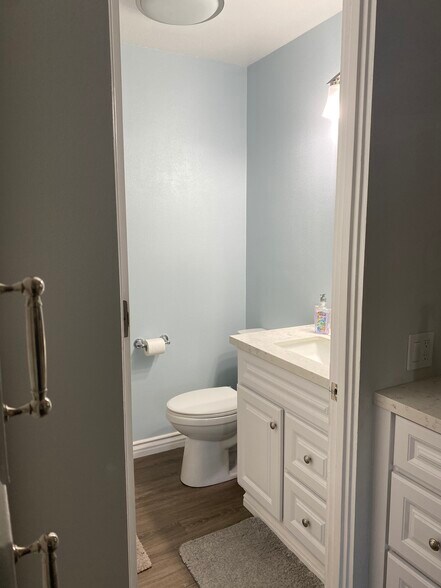 Building Photo - 6542 Ocean Crest Dr