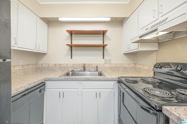 Building Photo - 2727 Highland Ave