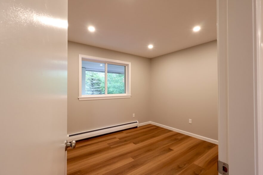 Building Photo - 6 Bennett Rd