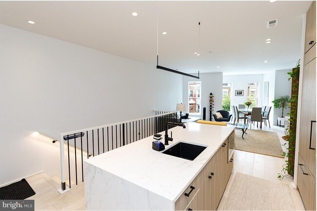 Primary Photo - 1321 Monroe St NW