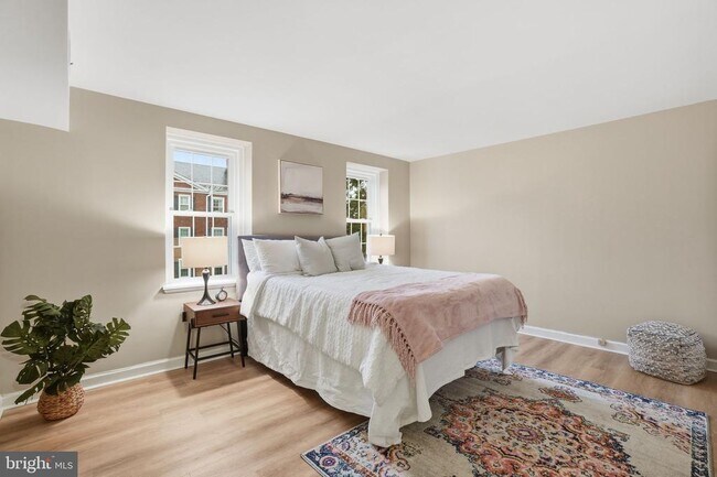 Building Photo - 3059 S Buchanan St