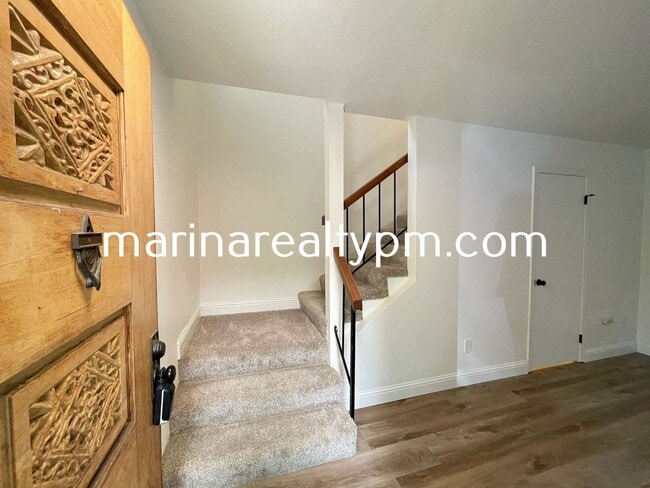 Building Photo - Two Story Crockett Condo Two-Off Street Pa...