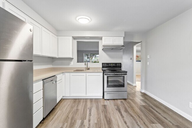 Building Photo - 1365CEDA