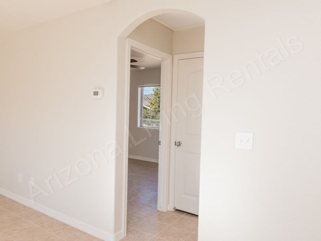 Building Photo - CUTE 1 BEDROOM HOME