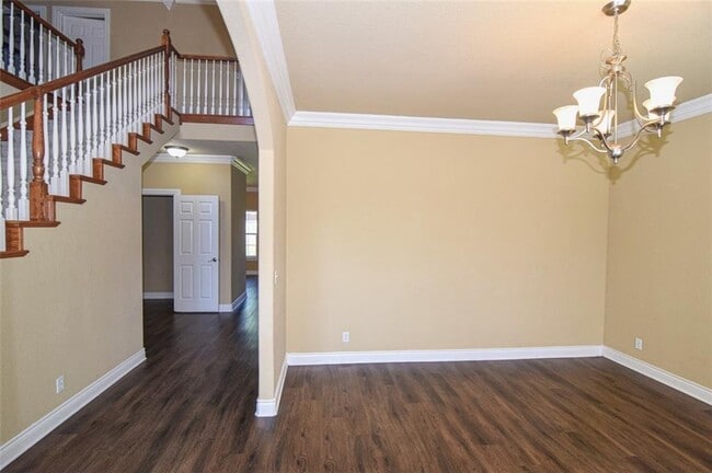 Building Photo - 6113 W Pleasant Dr