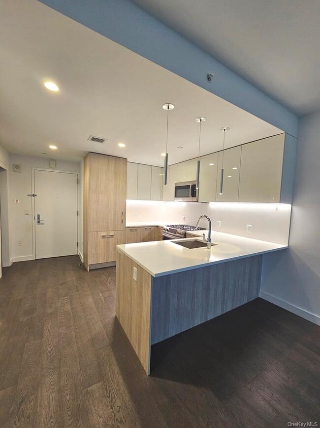 Building Photo - 131-03 40th Rd