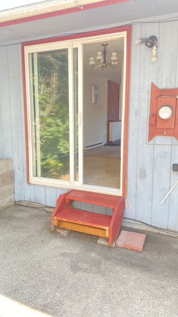 Building Photo - 1725 N Perry~+