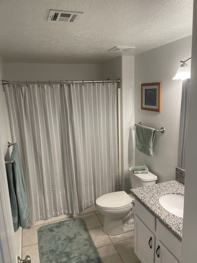 Building Photo - The Falls Upper Level 2 bed/2 bath with gr...