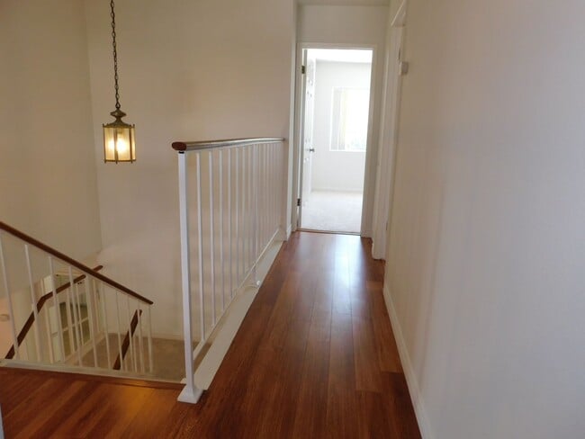 Building Photo - Spacious 4 bedroom 2.5 bath two soty house...