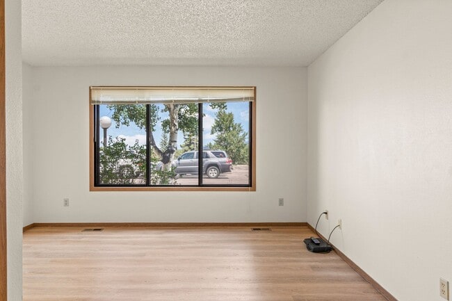 Building Photo - 600 N Coraline St