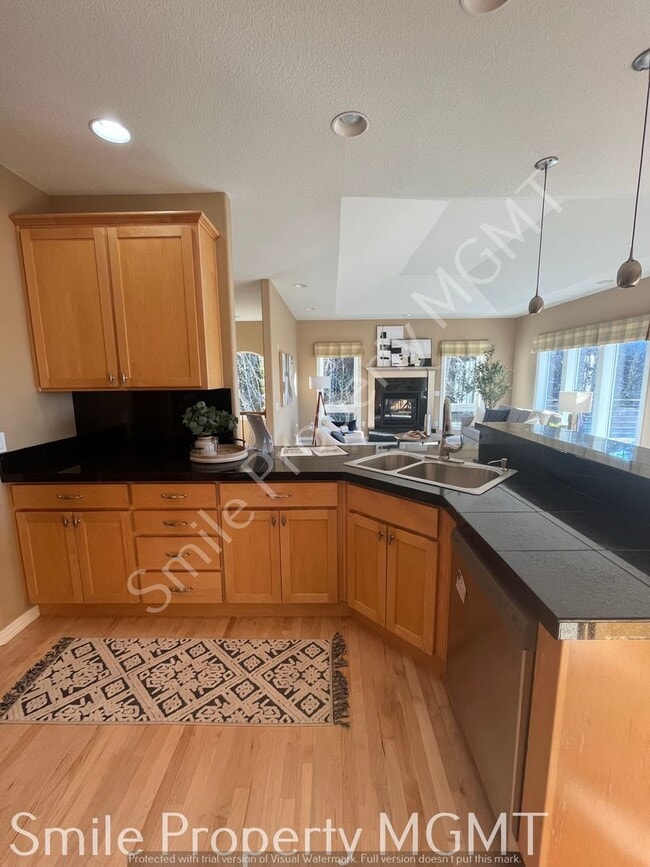 Building Photo - single house