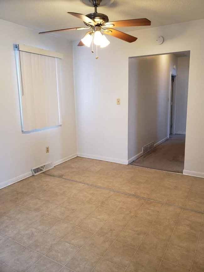 Building Photo - Anderson1724