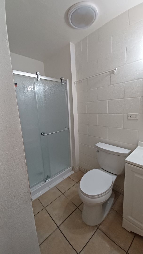 Building Photo - Single Level, Ground Floor, 3 Bed/1 Bath A...