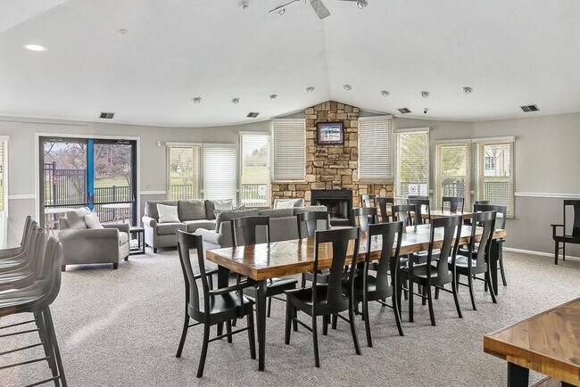 Building Photo - 1550 Oakfield Dr