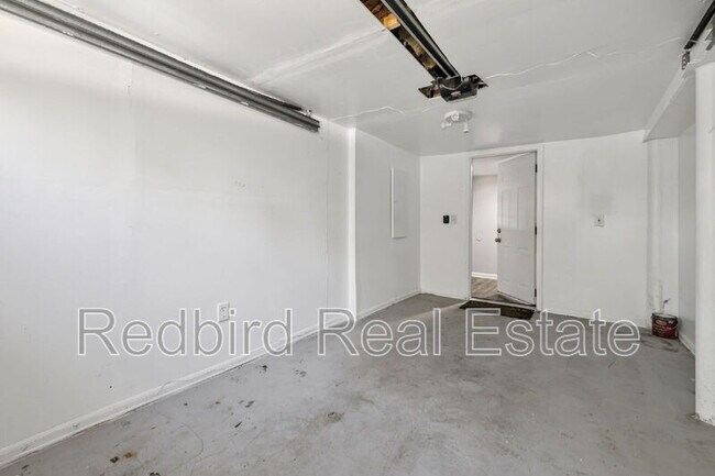 Building Photo - 401 Lawrence St