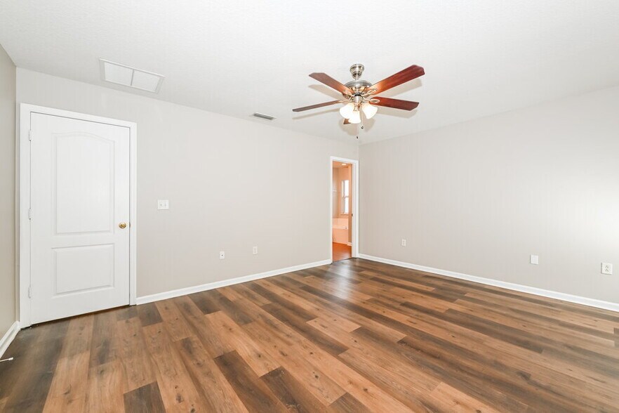 Building Photo - 1071 Collinswood Dr W