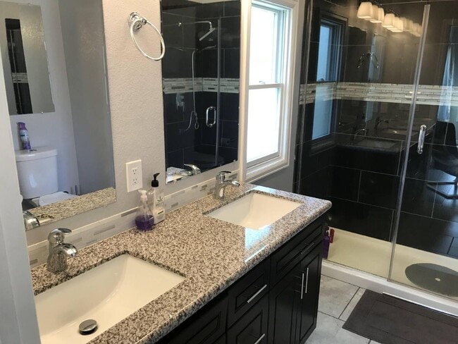 Building Photo - 1652 N Gaylord St