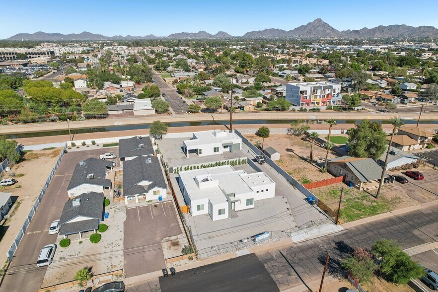 Building Photo - 910 E Roma Ave