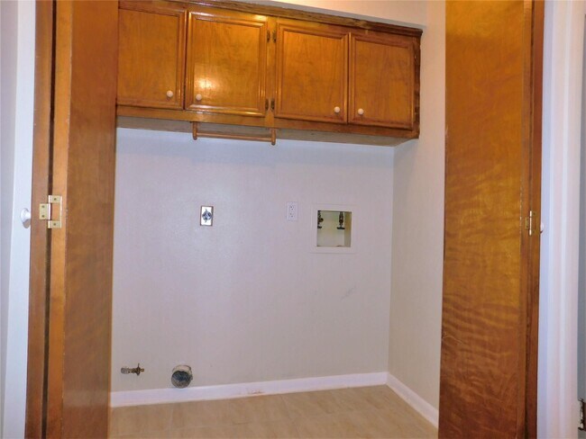 Building Photo - 1711 Hazelwood St