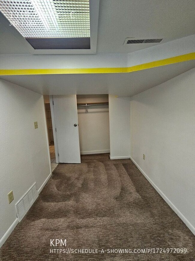 Building Photo - 3 BED | 1 BATH | APARTMENT | CENTRALLY LOC...