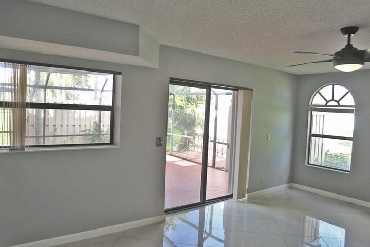Building Photo - 3935 Village Dr