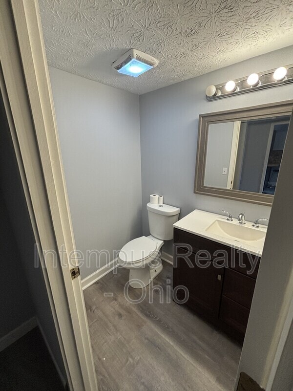 Building Photo - 4994 Wintersong Ln