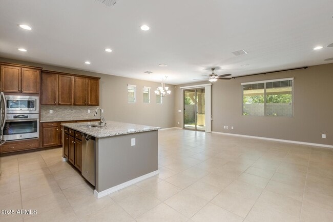 Building Photo - 20673 E Canary Way