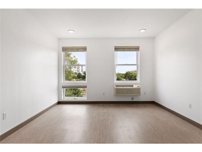 Building Photo - 2810 Park Ave