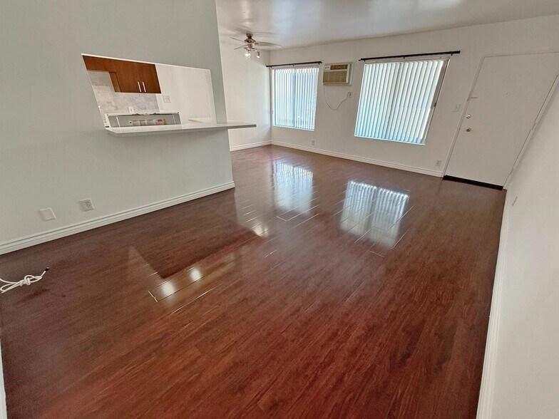 Building Photo - 536 N Sweetzer Ave