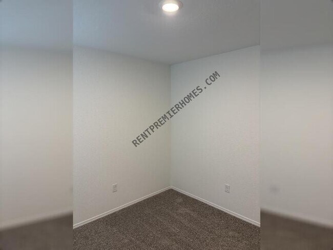 Building Photo - 102 Powder River Dr