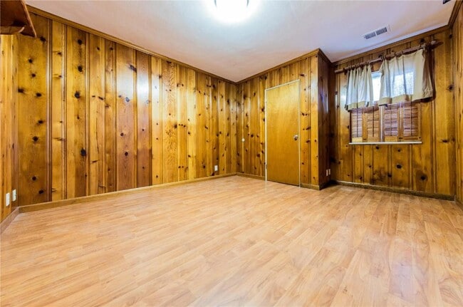 Building Photo - 18 Forsythia Ln