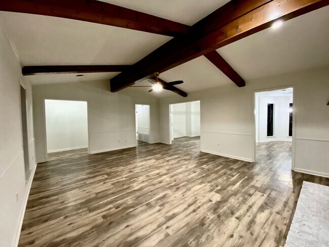 Building Photo - 2102 Fillmore Dr