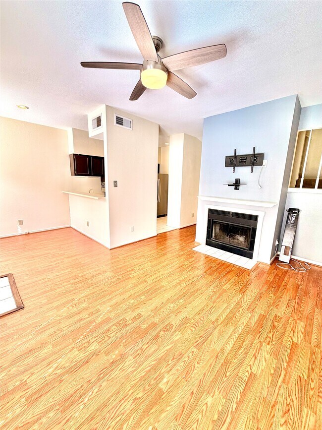 Building Photo - 2121 El Paseo St