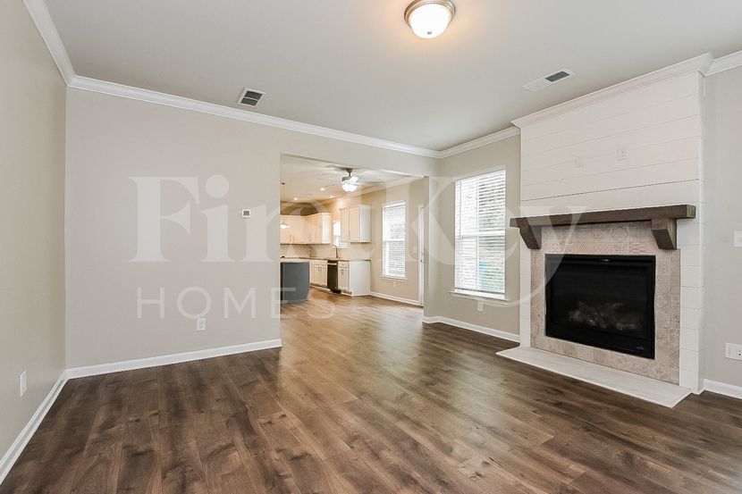 Building Photo - 40 Maple Grove Dr