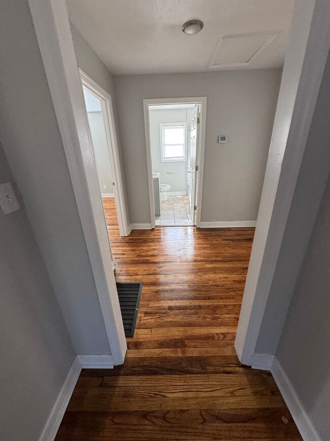 Building Photo - Completely renovated 2 bedroom  cabin