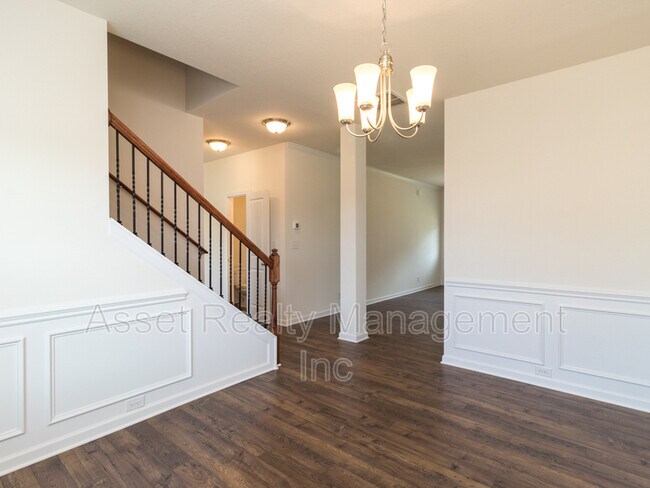Building Photo - 4831 Birchcrest Ln