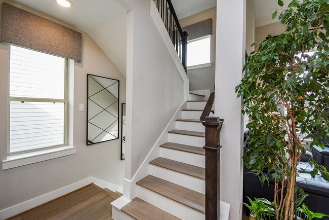 Building Photo - 10914 Brambling Wood Dr