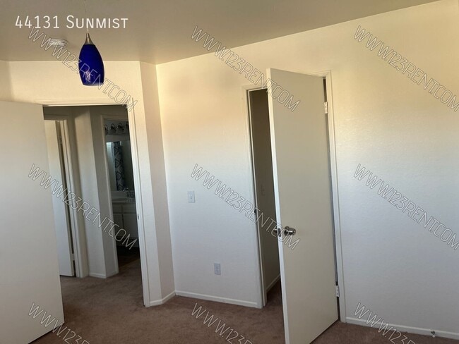 Building Photo - 44131 Sunmist-