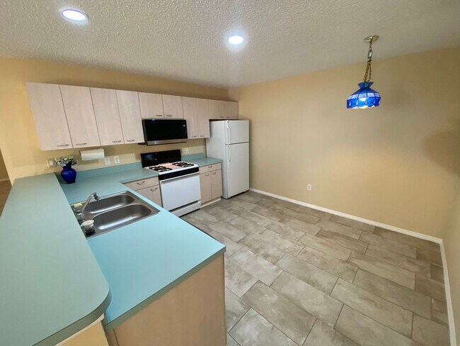 Building Photo - Charming Just Renovated Unfurnished ANNUAL LEASE - 2 Bedroom 2 Bath Patio Villa - Located In The ...