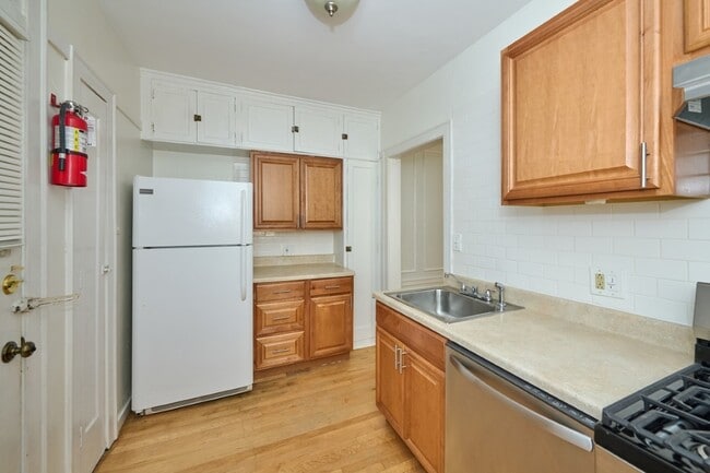 Building Photo - 1112 Grove St