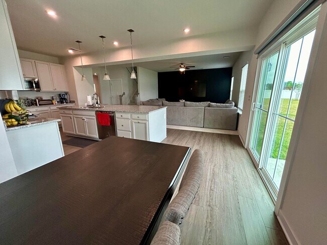 Building Photo - Beautiful Home in Moyock Subdivision - Min...