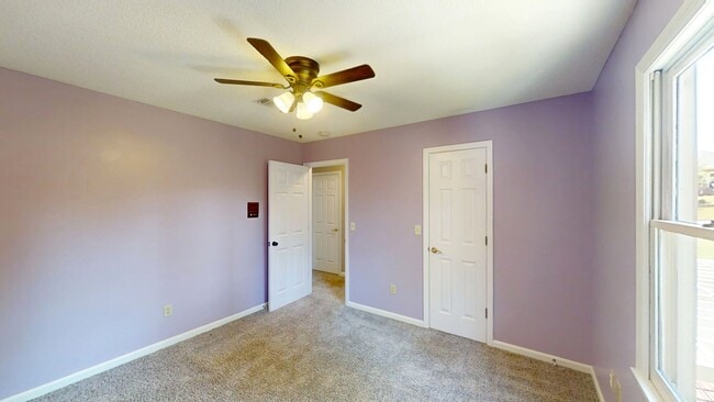 Building Photo - 4130 Knollcrest Cir N