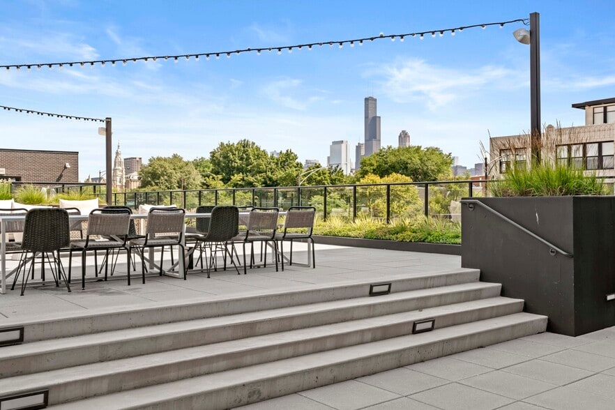 Building Photo - 1400 S Blue Island Ave