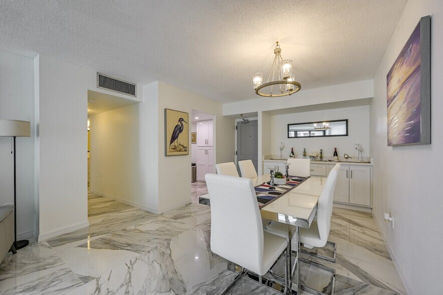 Building Photo - 320 Seaview Ct