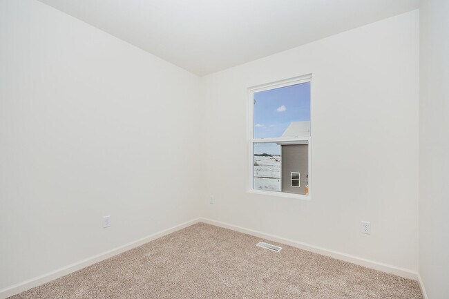 Building Photo - 1455 Yosemite Way