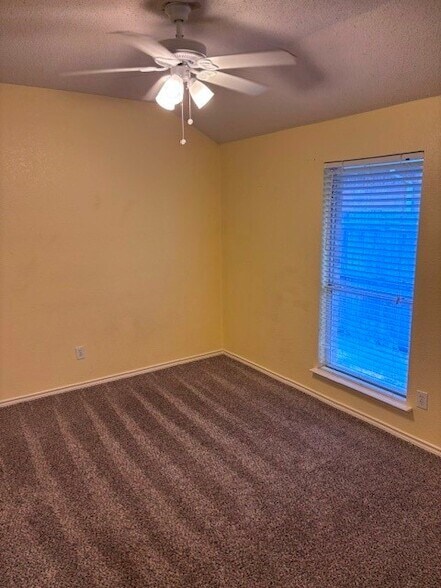 Building Photo - 1300 Rosewood Ln