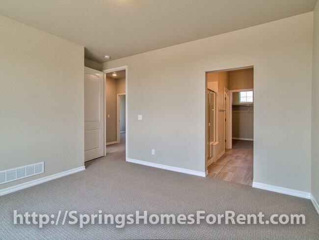 Building Photo - Rockrimmon Townhouse with Two Car Garage