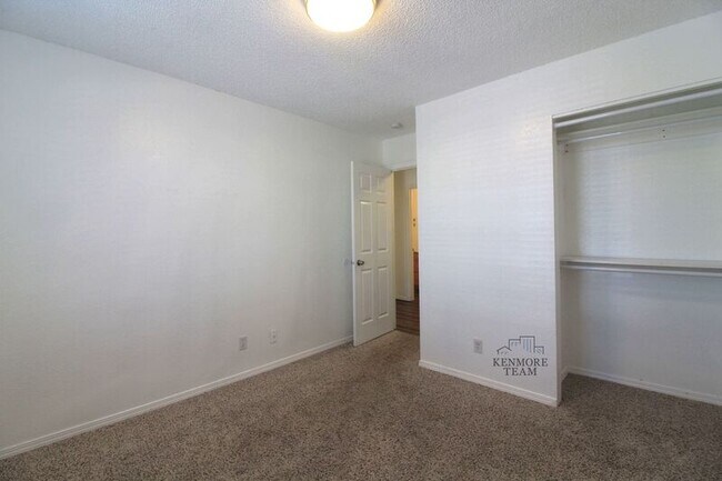 Building Photo - 6809 W Kennewick Ave